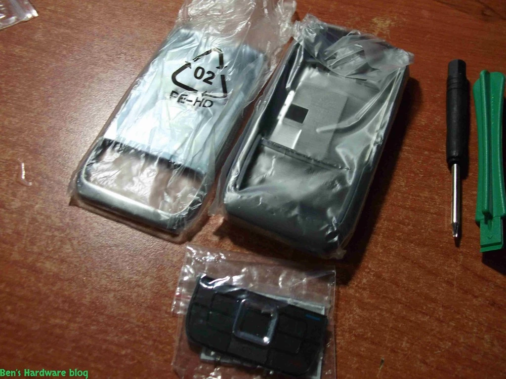 Replacing_a_Nokia_E66s_case7.webp