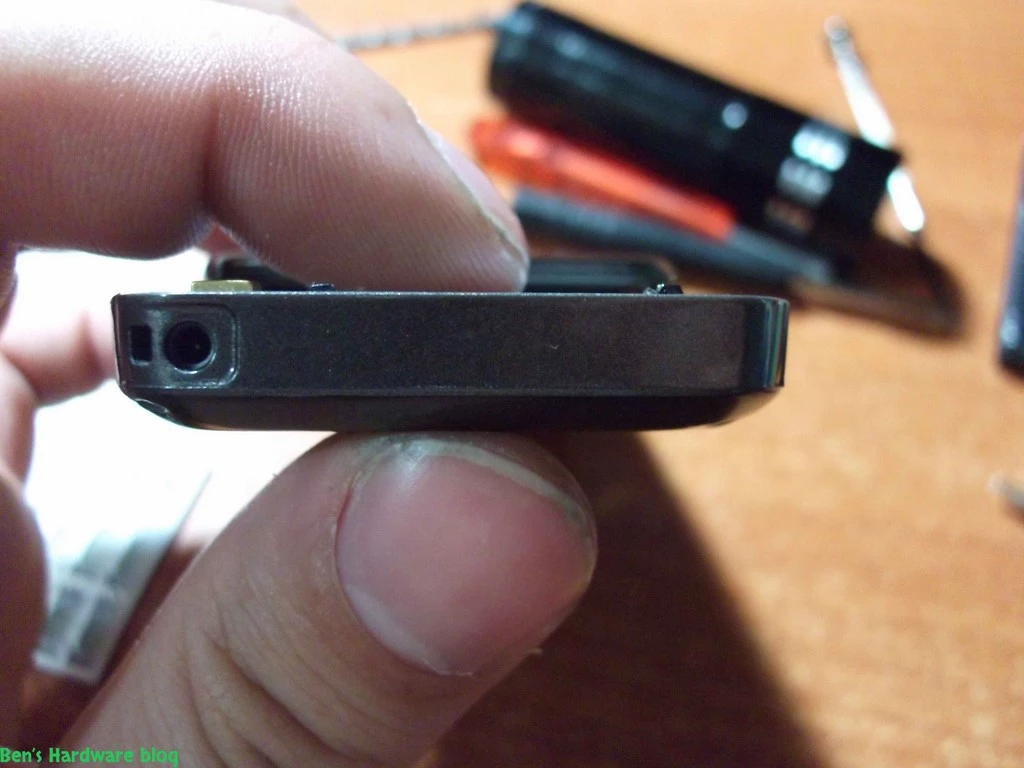 Replacing_a_Nokia_E66s_case71.webp