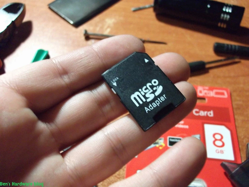 Replacing_a_Nokia_E66s_case82.webp