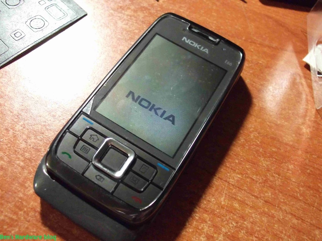 Replacing_a_Nokia_E66s_case87.webp