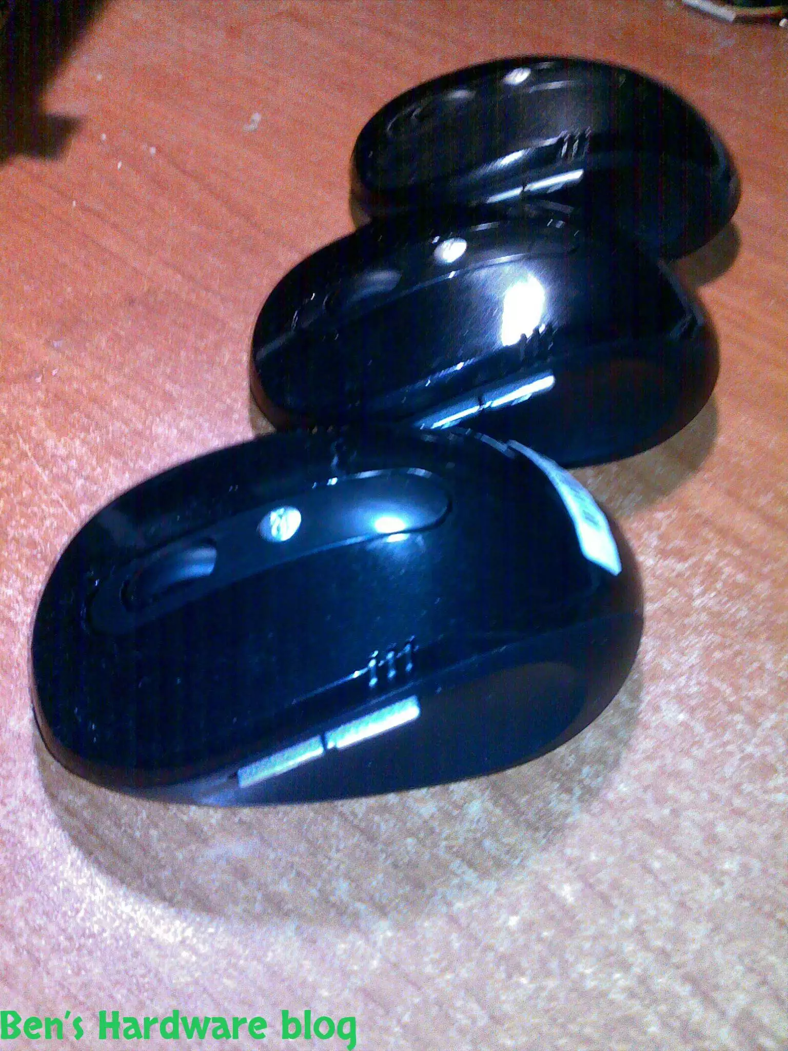 Simple_Wireless_Optical_Mouse2.webp