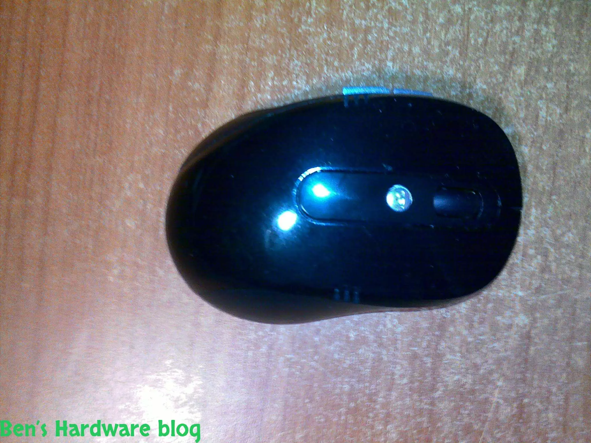Simple_Wireless_Optical_Mouse3.webp