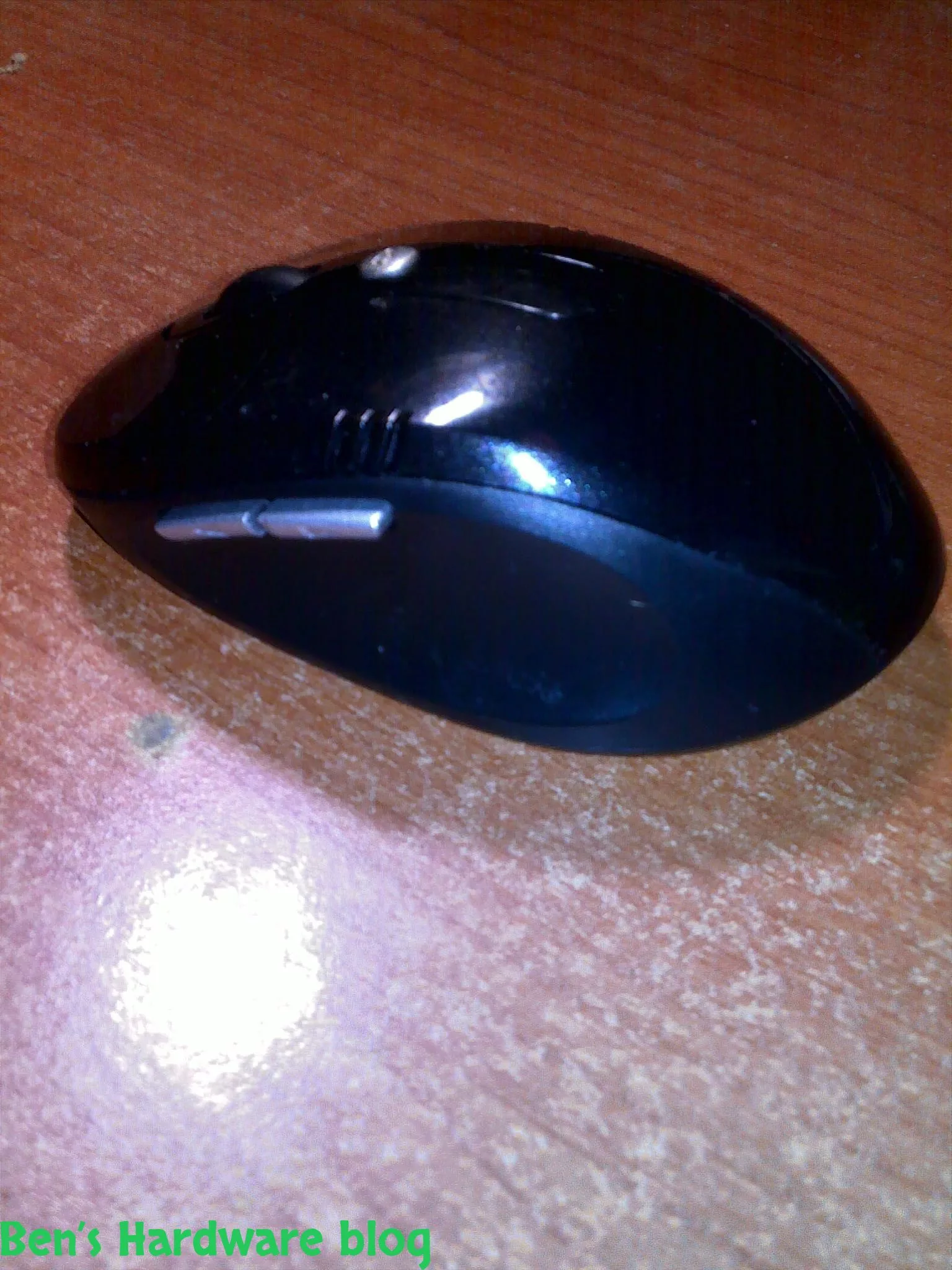 Simple_Wireless_Optical_Mouse4.webp