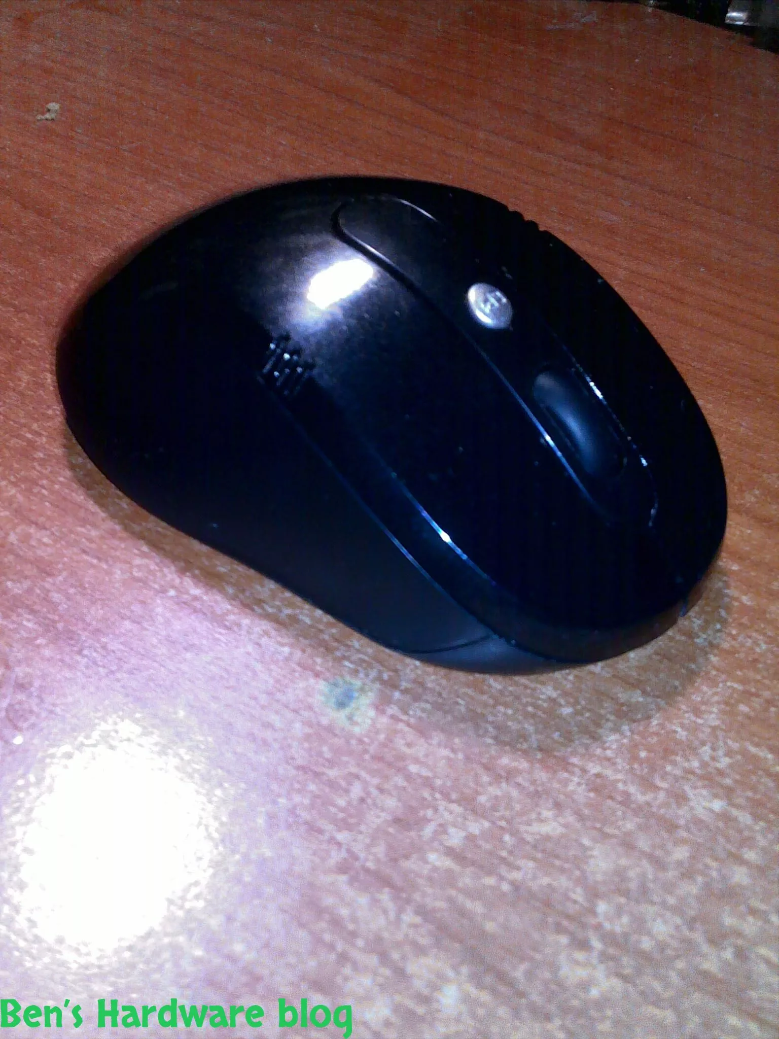 Simple_Wireless_Optical_Mouse5.webp