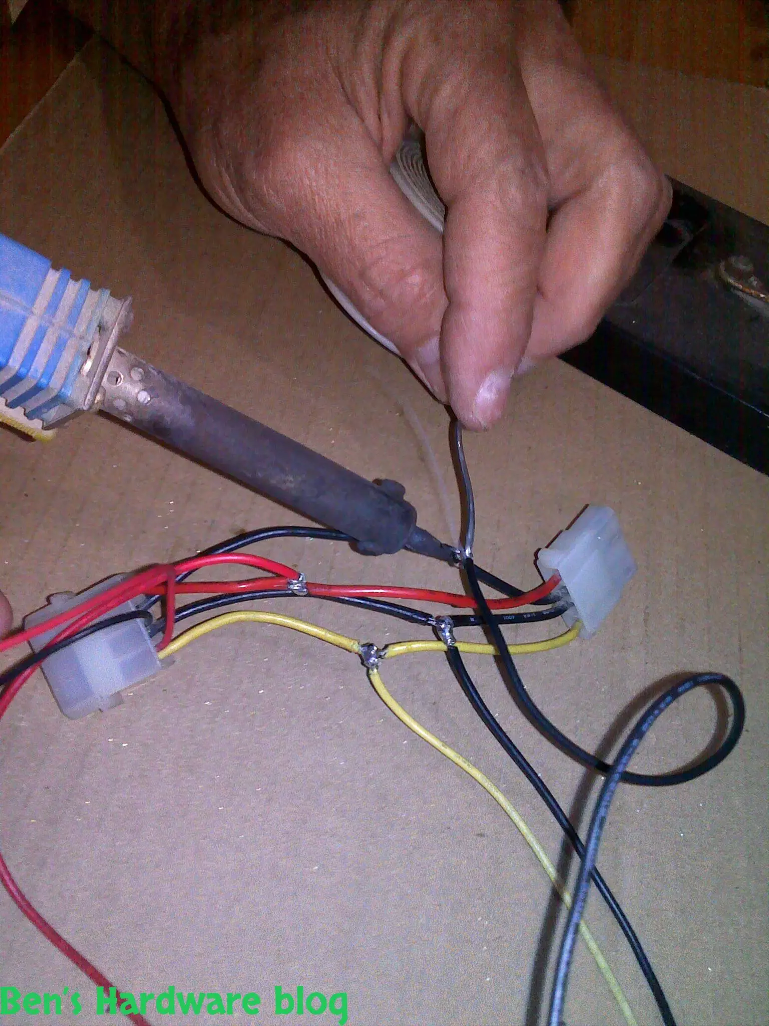 Soldering_a_Power_Splitter10.webp