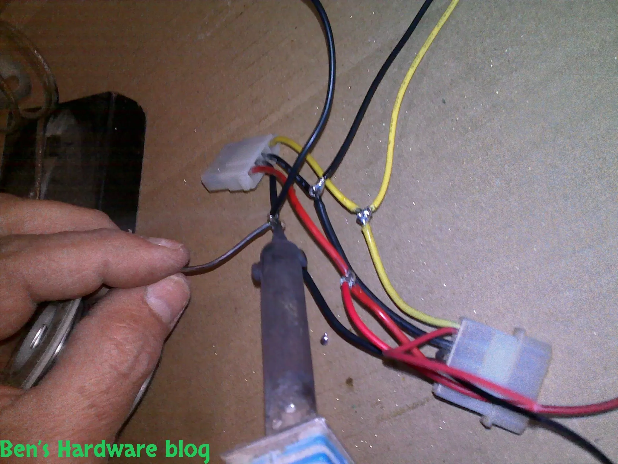 Soldering_a_Power_Splitter11.webp
