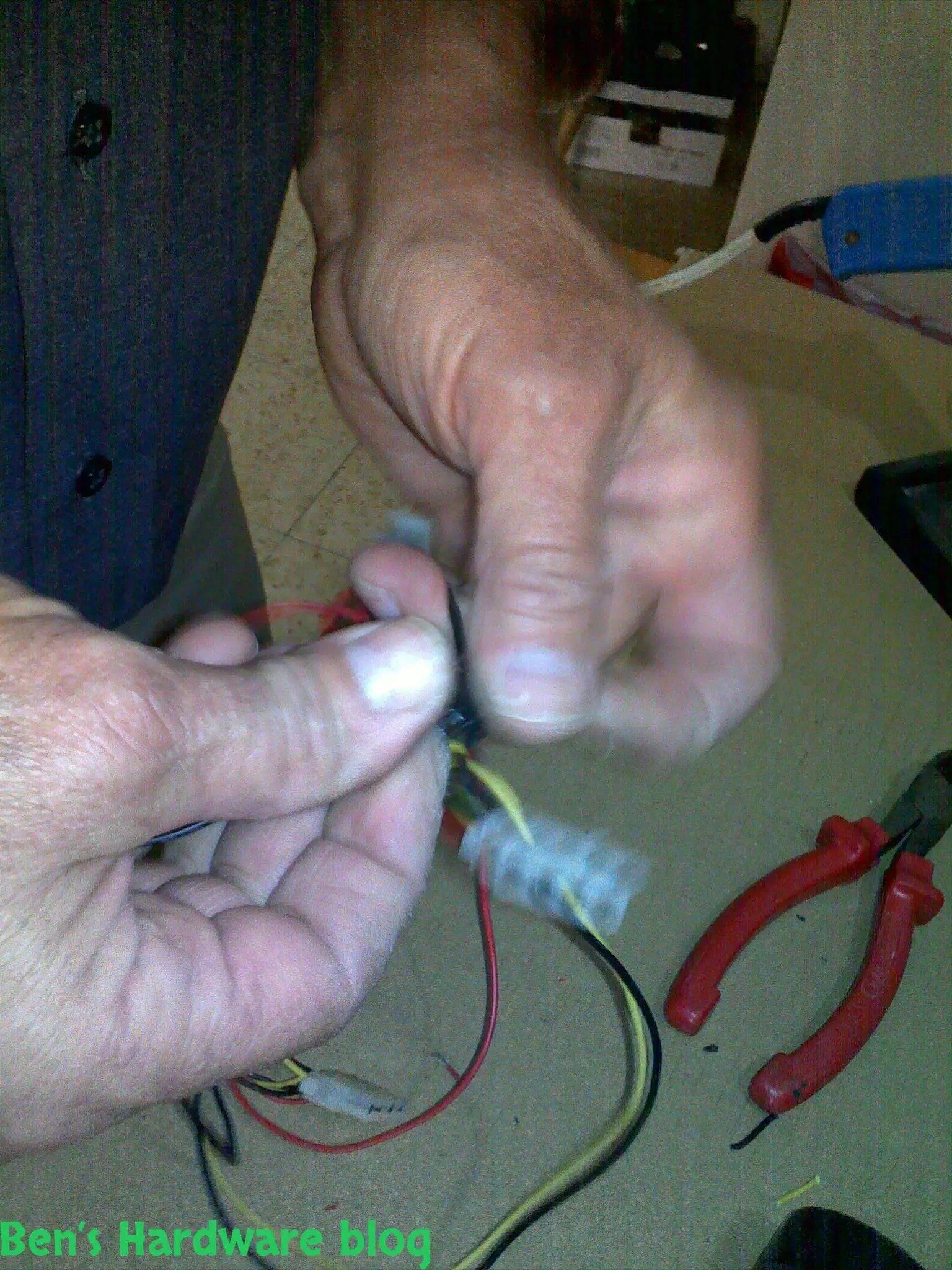 Soldering_a_Power_Splitter12.webp