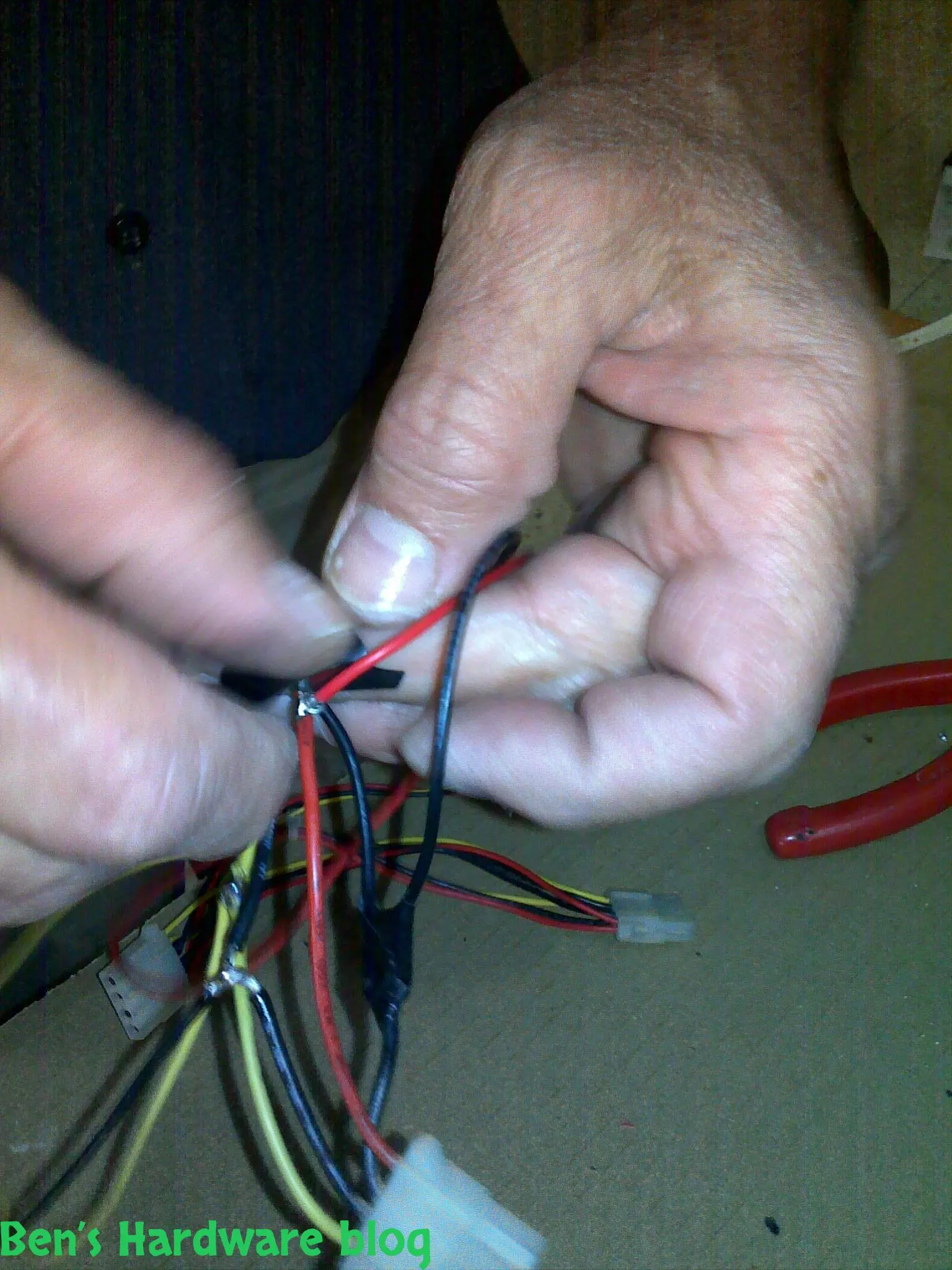 Soldering_a_Power_Splitter13.webp