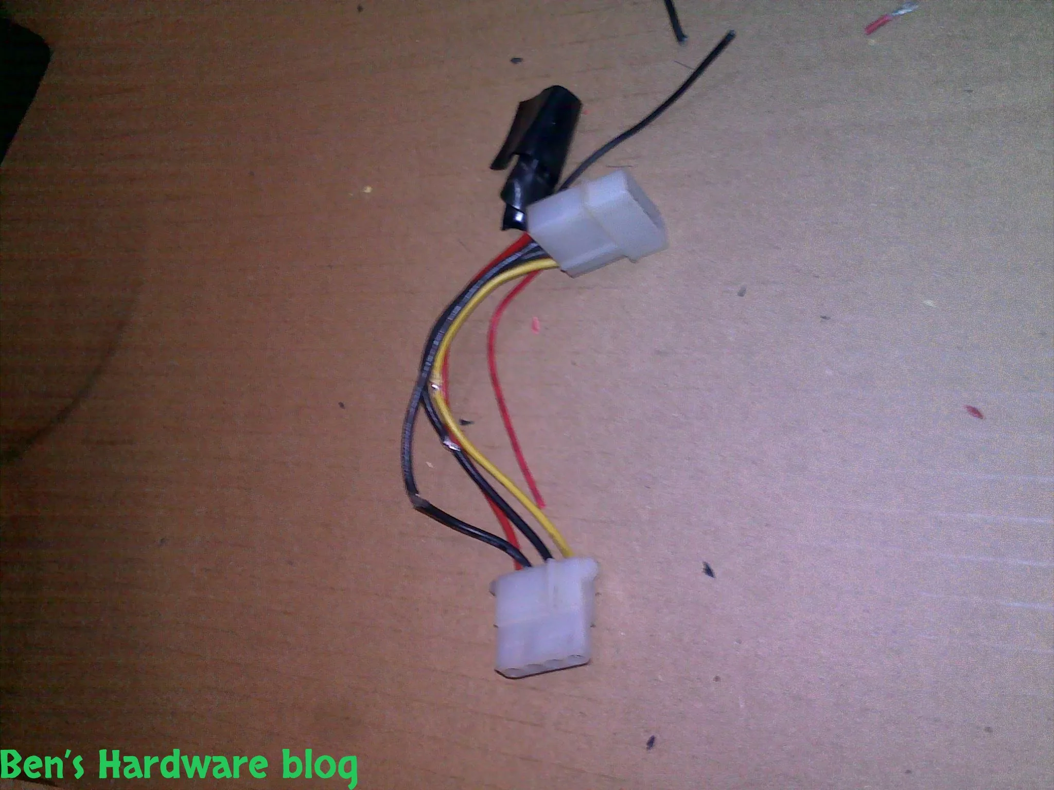 Soldering_a_Power_Splitter2.webp