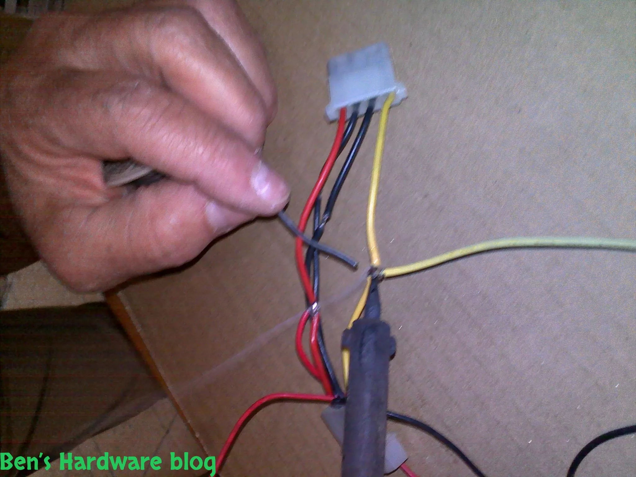 Soldering_a_Power_Splitter5.webp