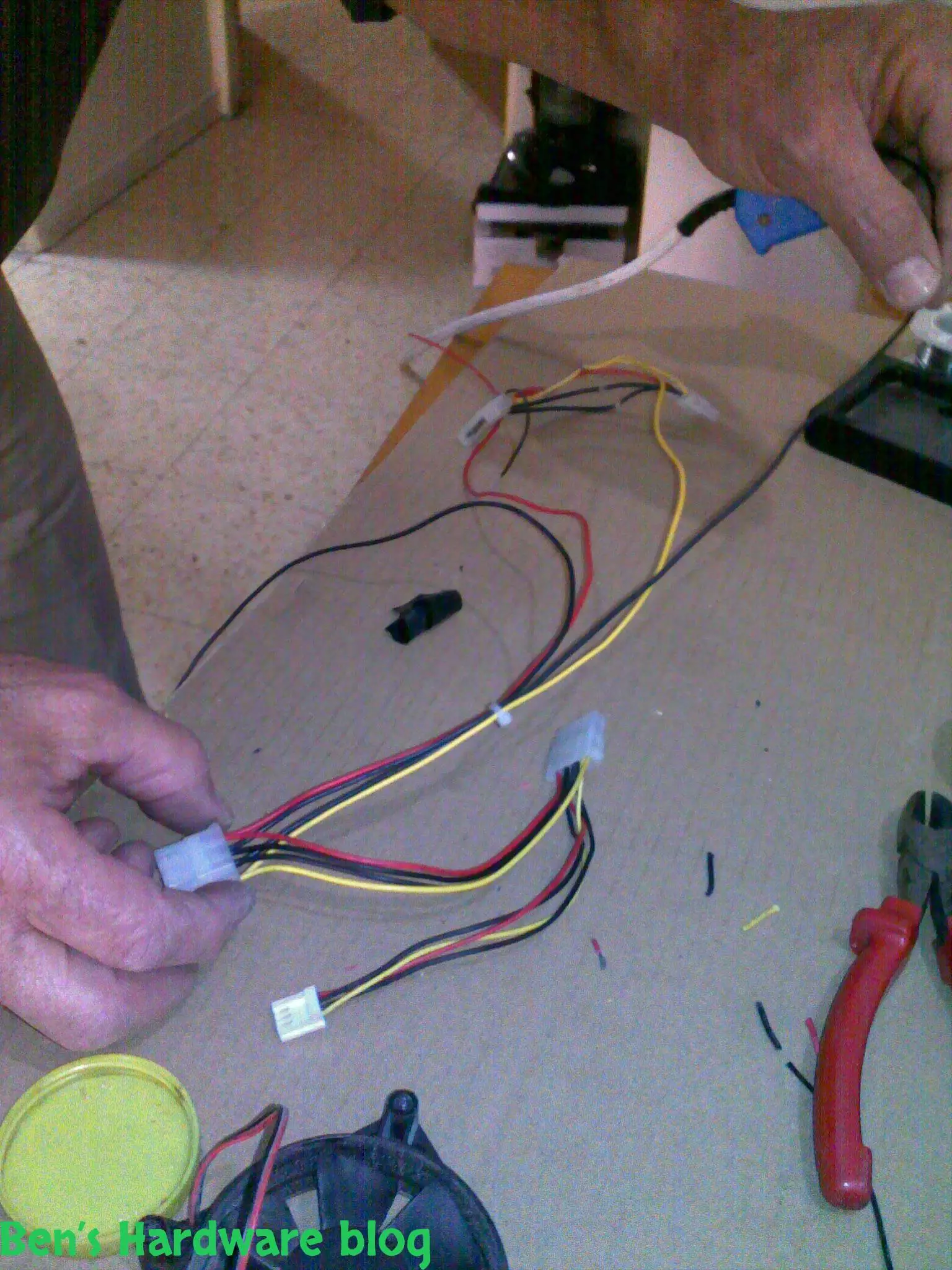 Soldering_a_Power_Splitter6.webp