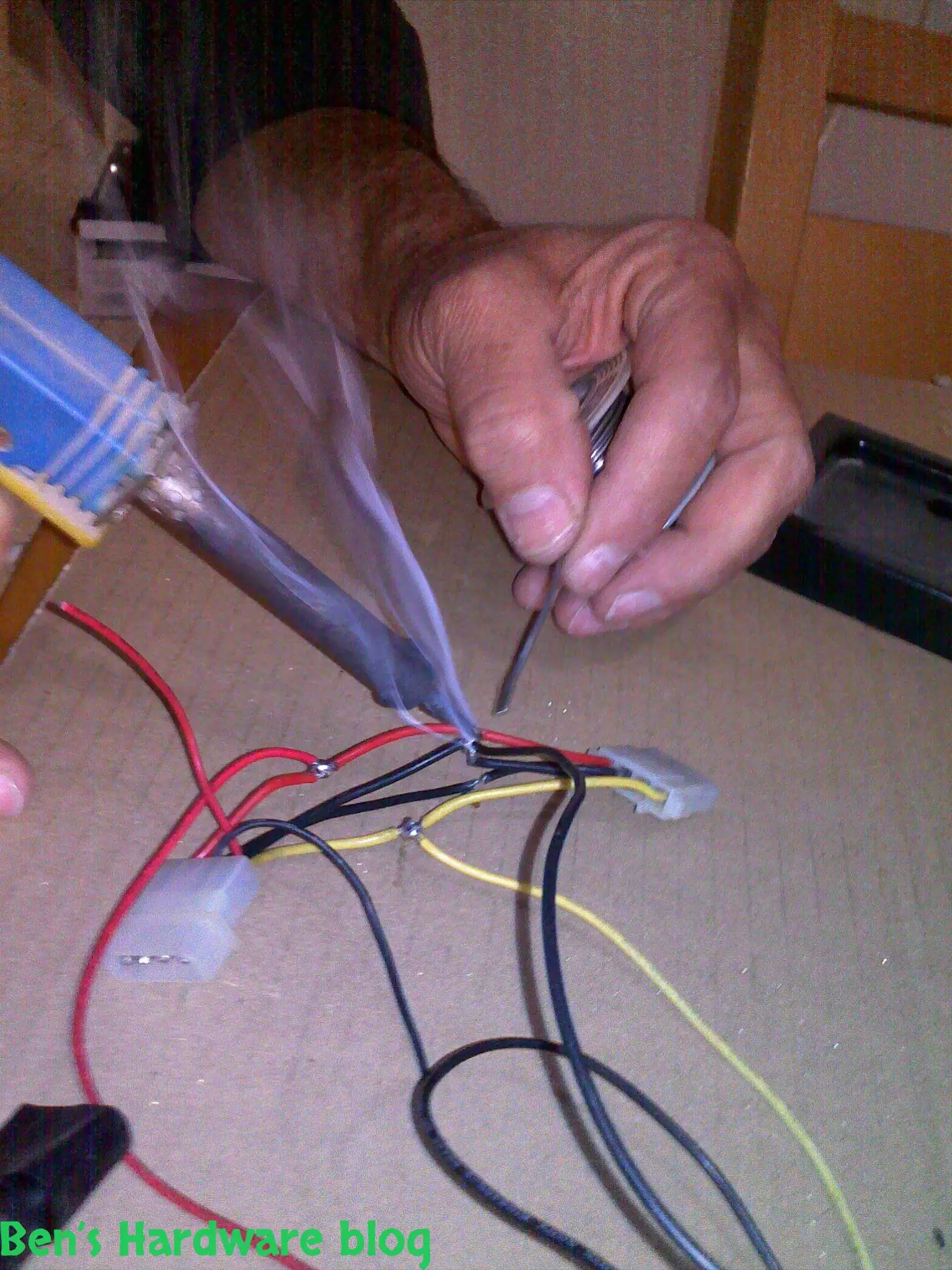 Soldering_a_Power_Splitter7.webp