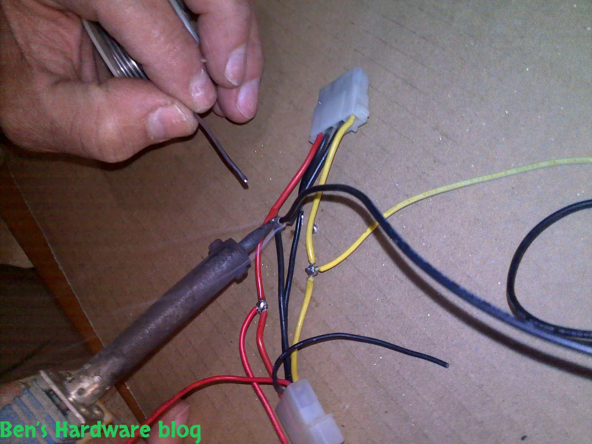 Soldering_a_Power_Splitter8.webp