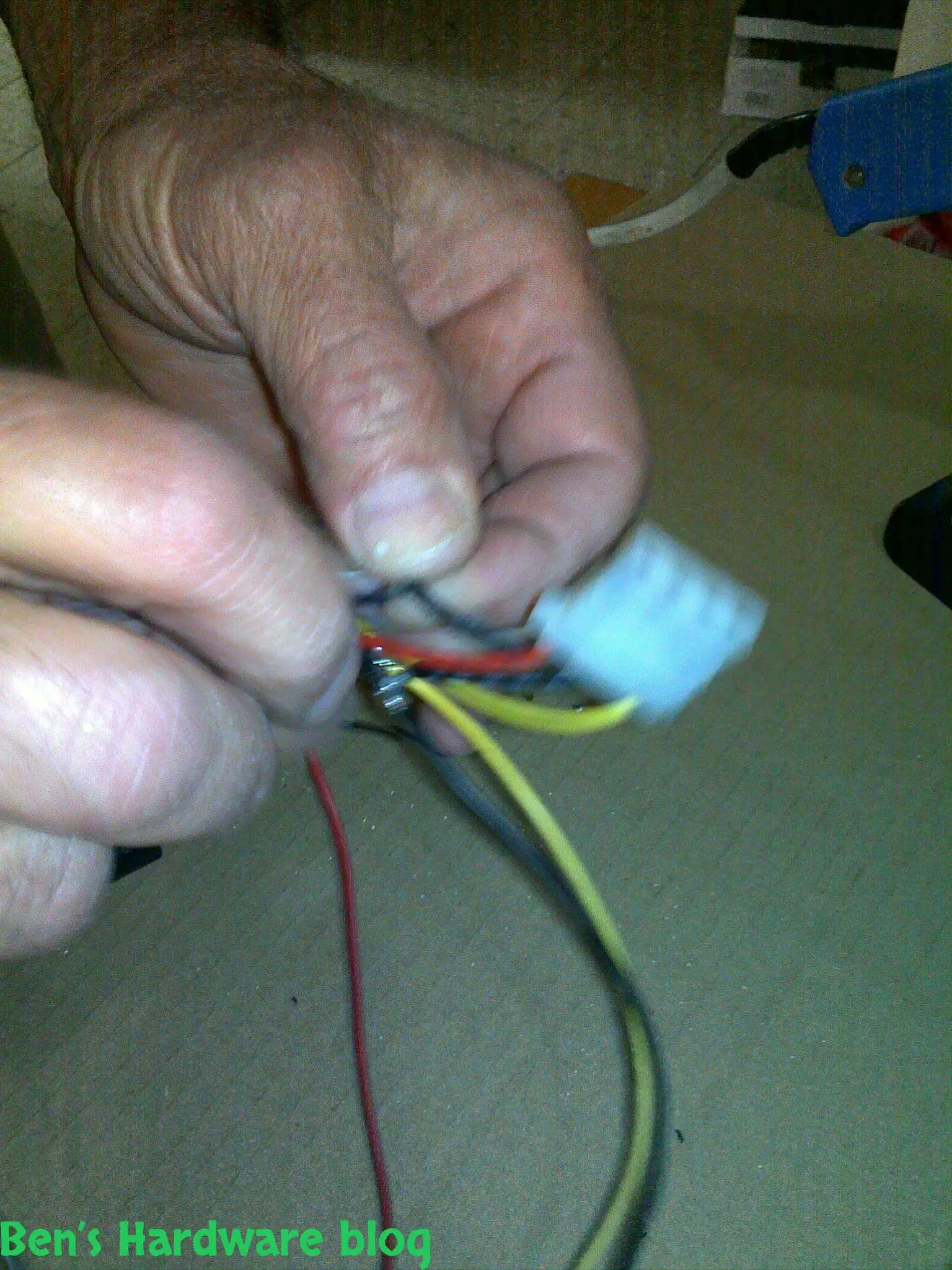 Soldering_a_Power_Splitter9.webp