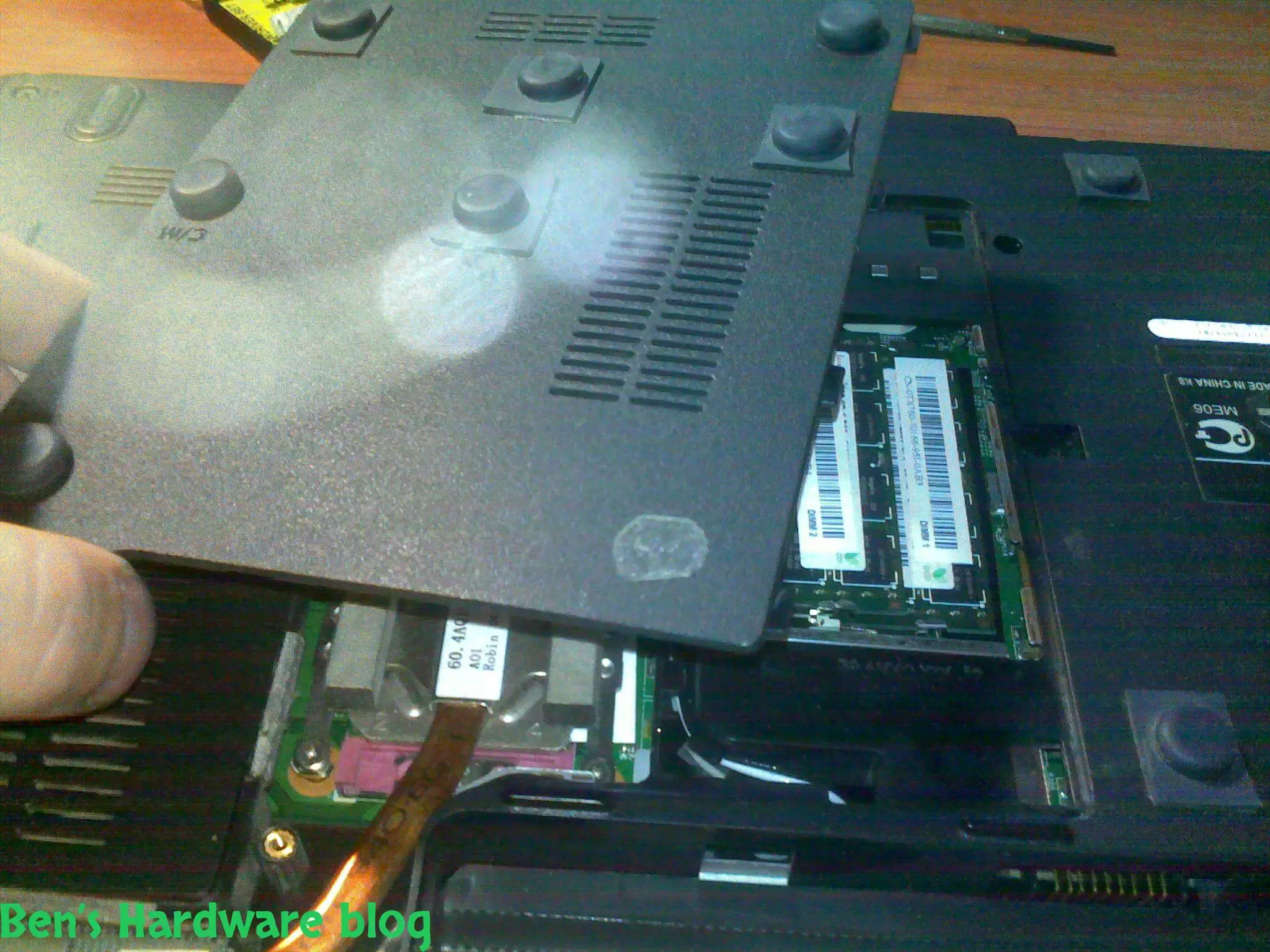 Upgrading_a_Dell_Inspiron_1545_CPU13.webp