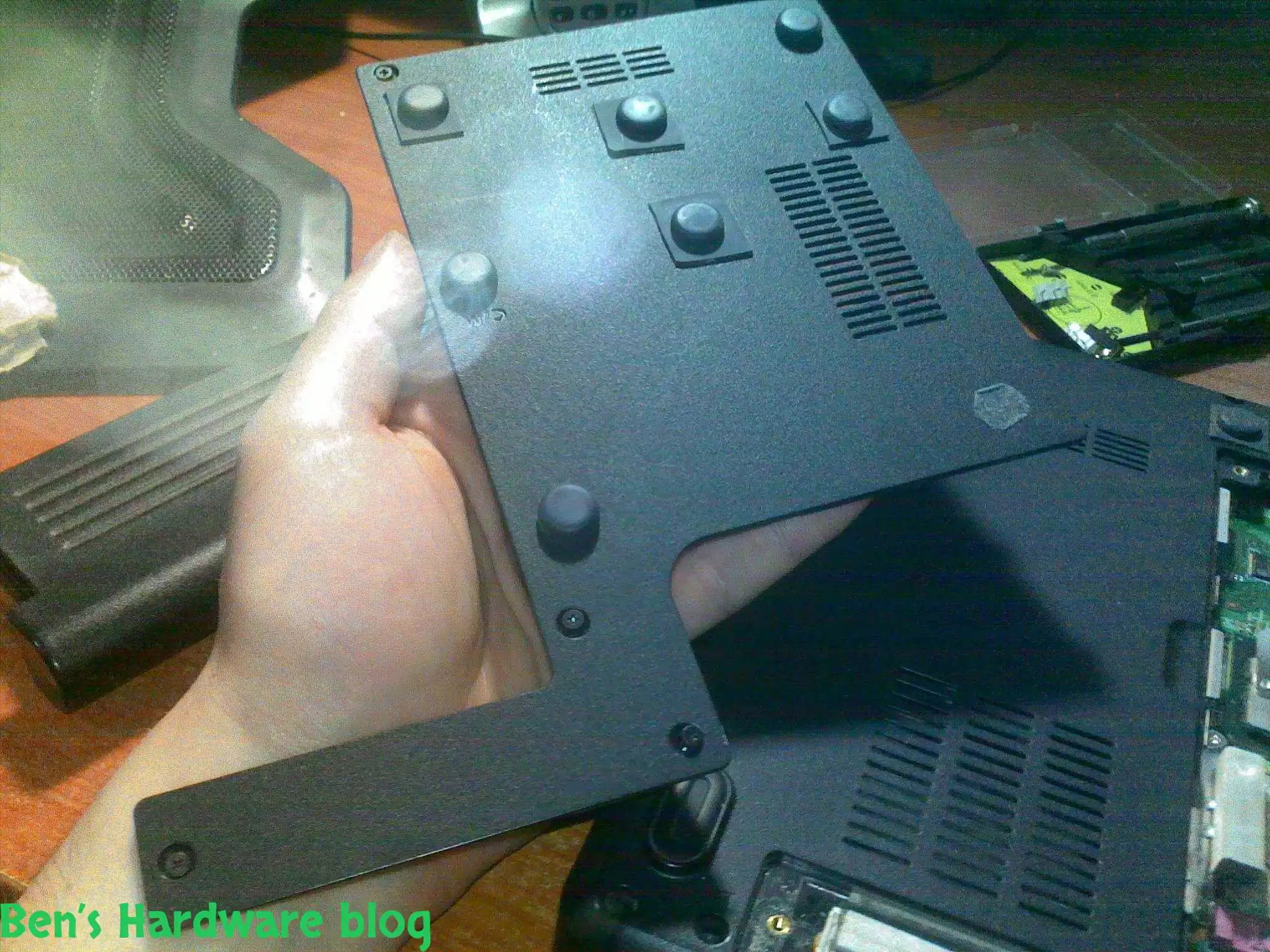 Upgrading_a_Dell_Inspiron_1545_CPU14.webp