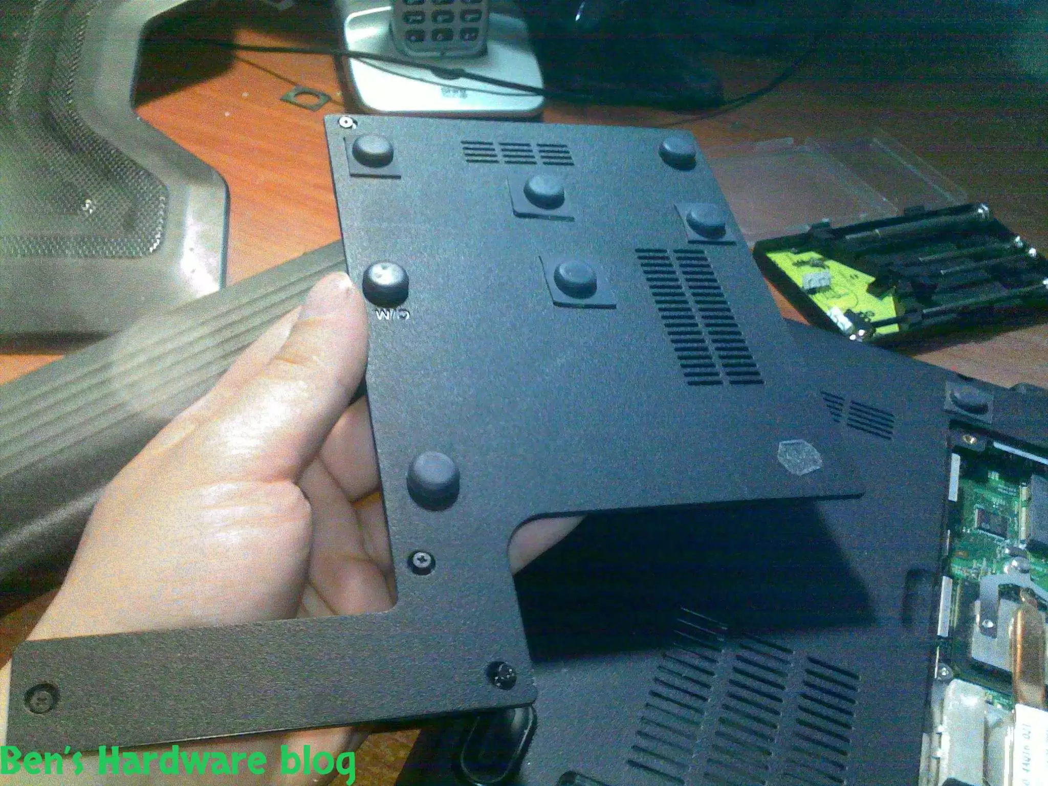 Upgrading_a_Dell_Inspiron_1545_CPU15.webp