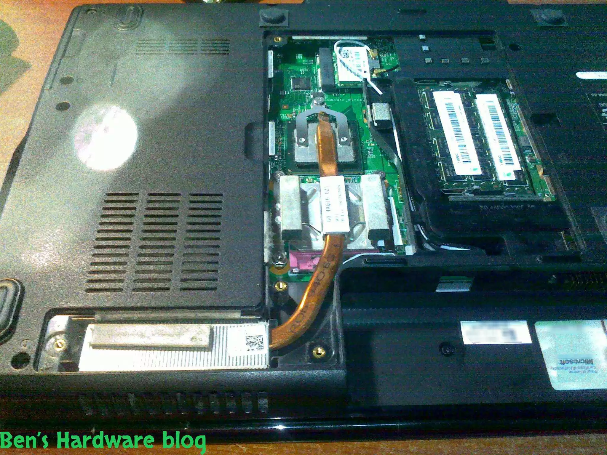 Upgrading_a_Dell_Inspiron_1545_CPU17.webp