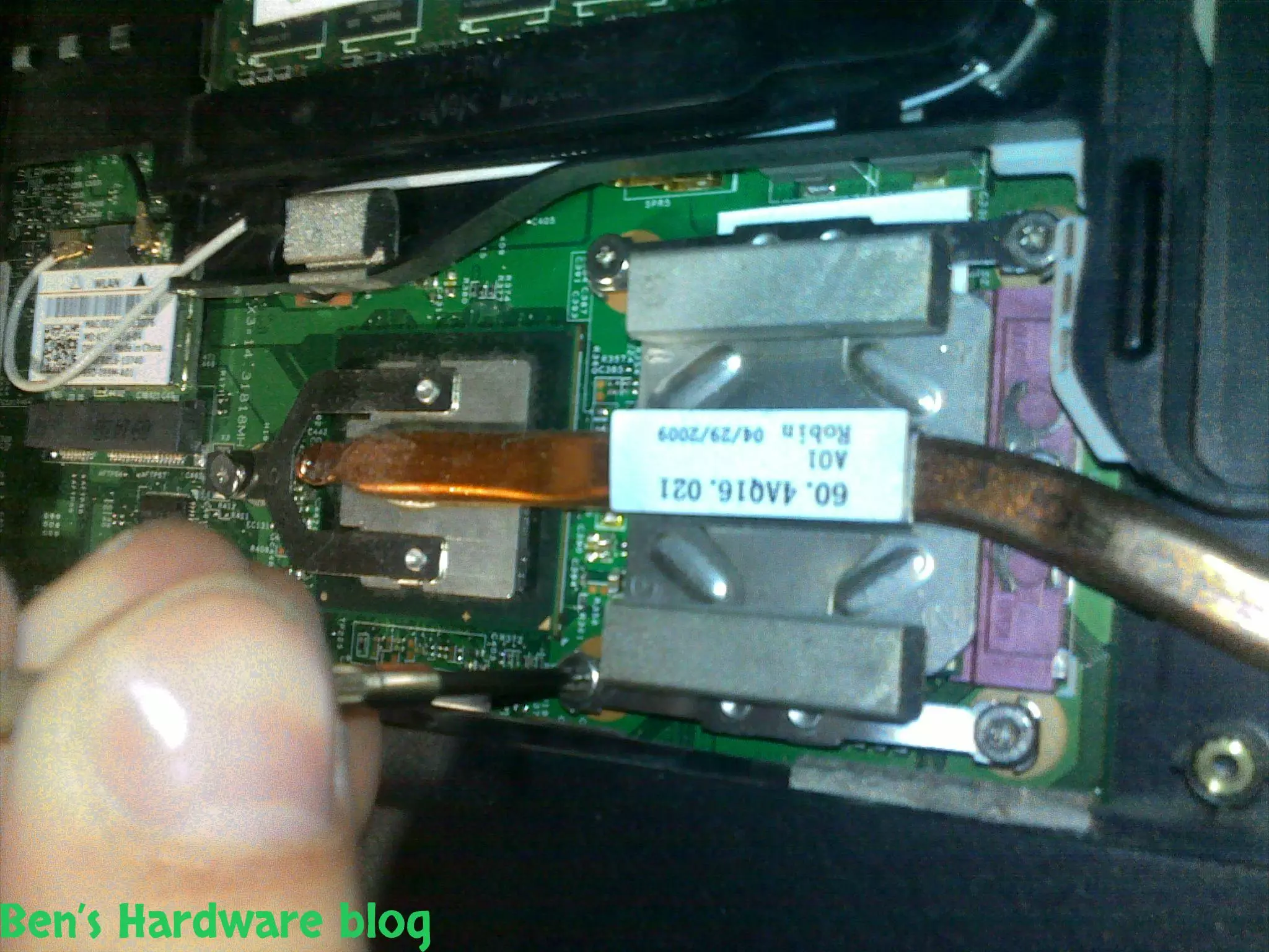 Upgrading_a_Dell_Inspiron_1545_CPU21.webp