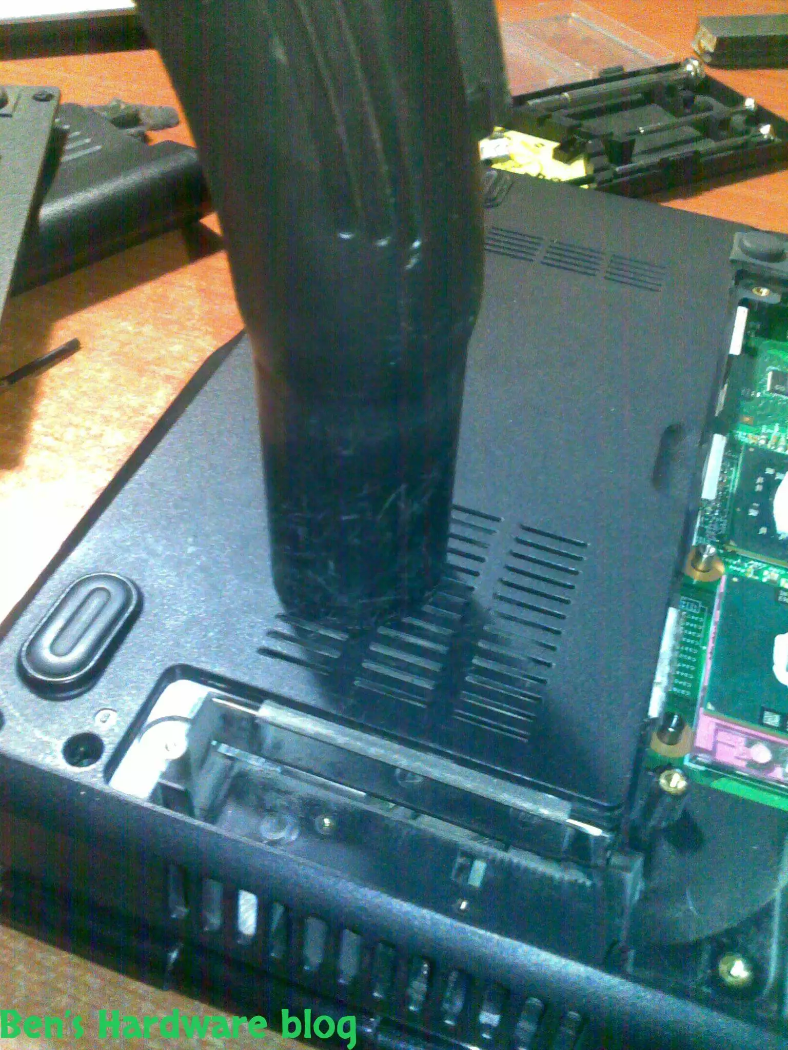 Upgrading_a_Dell_Inspiron_1545_CPU29.webp