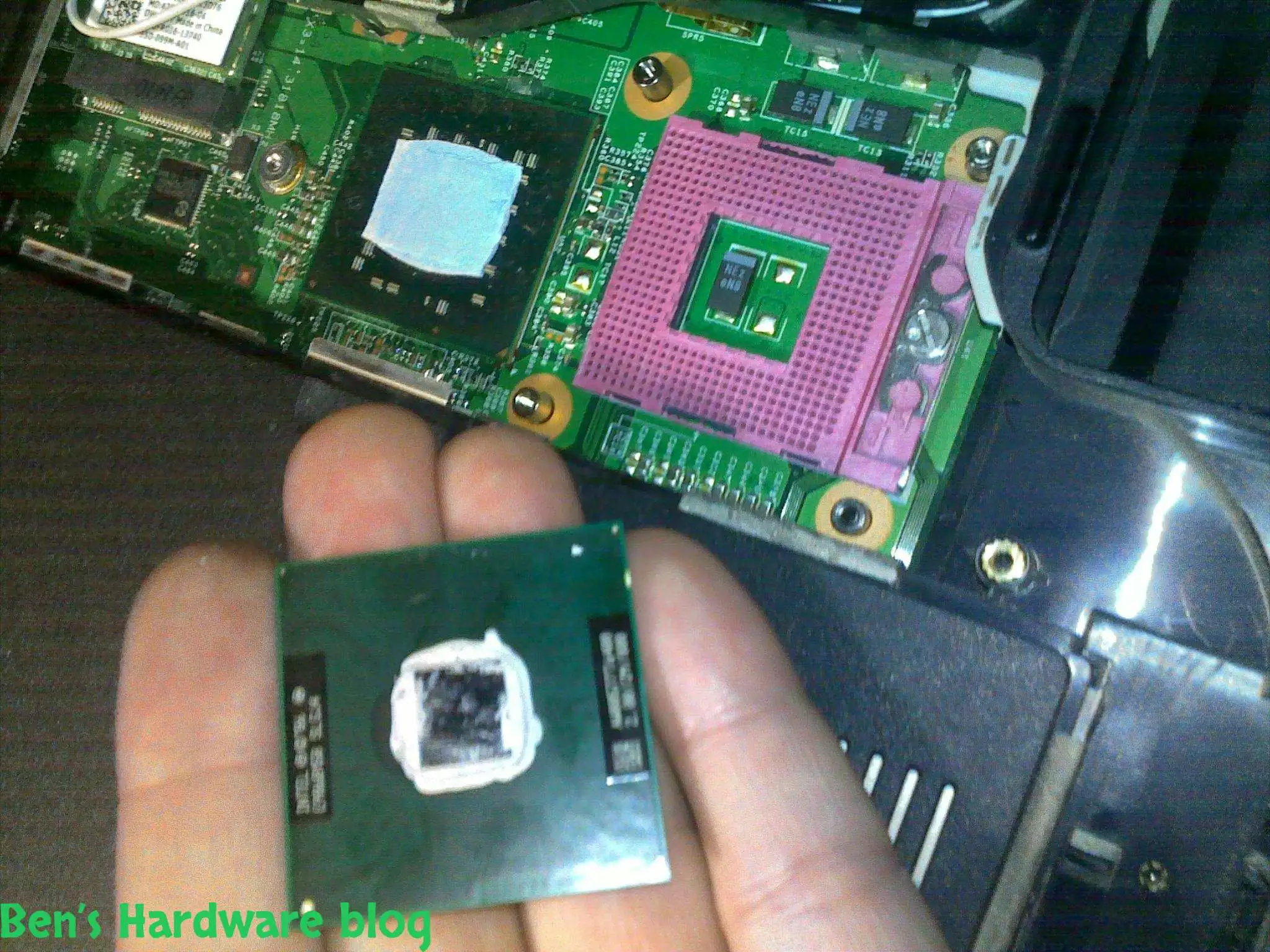 Upgrading_a_Dell_Inspiron_1545_CPU31.webp