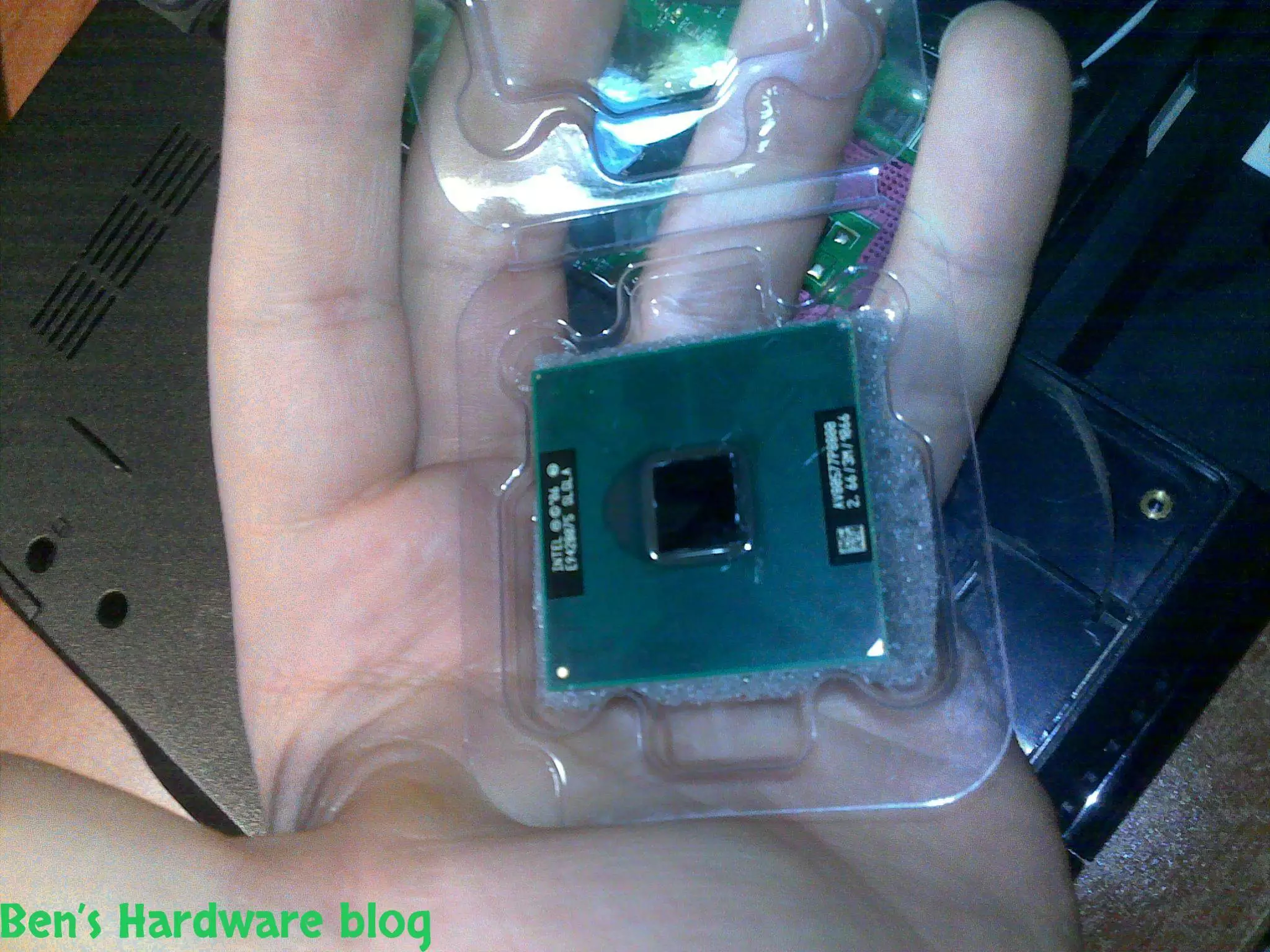 Upgrading_a_Dell_Inspiron_1545_CPU32.webp