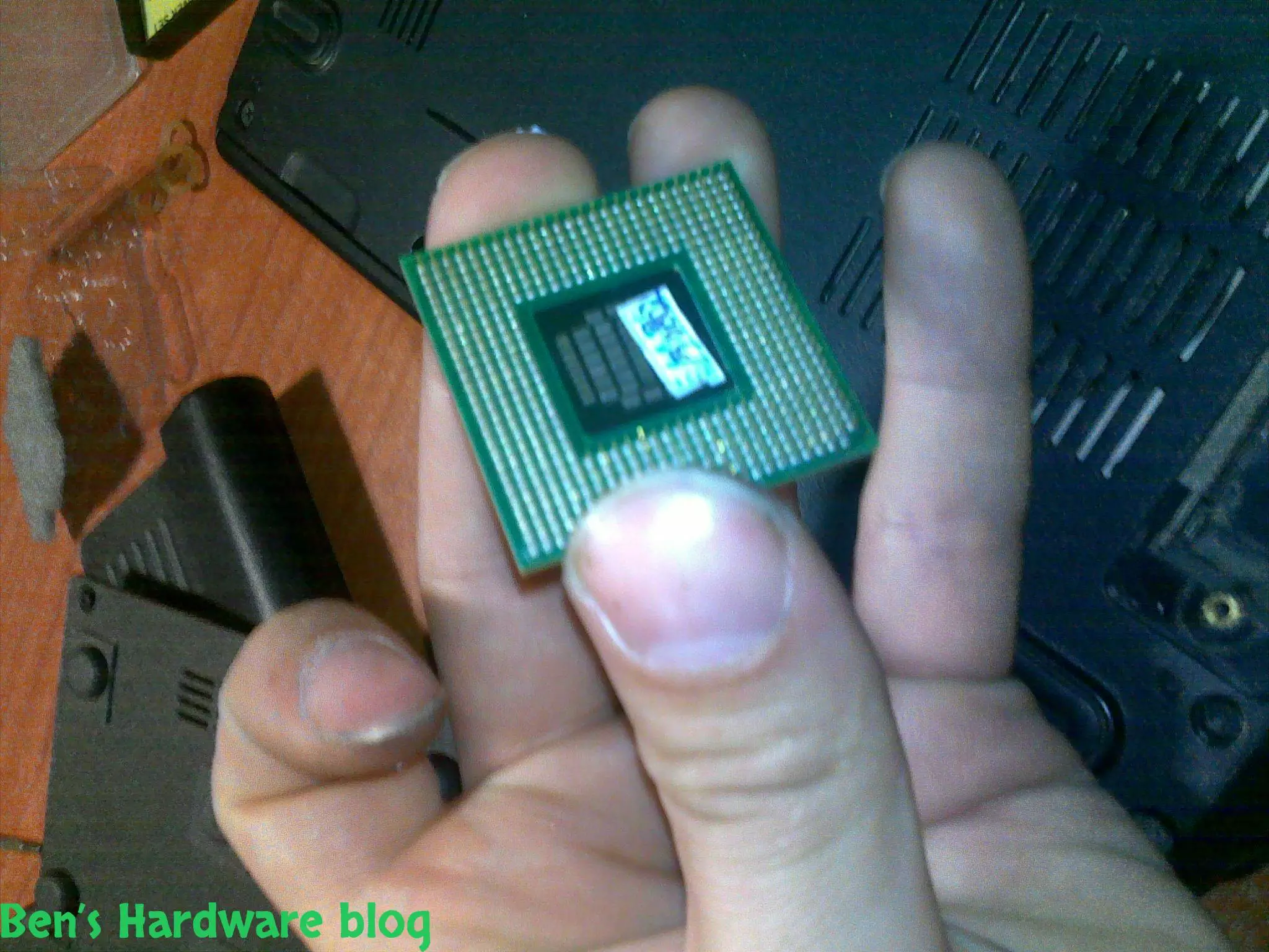 Upgrading_a_Dell_Inspiron_1545_CPU33.webp