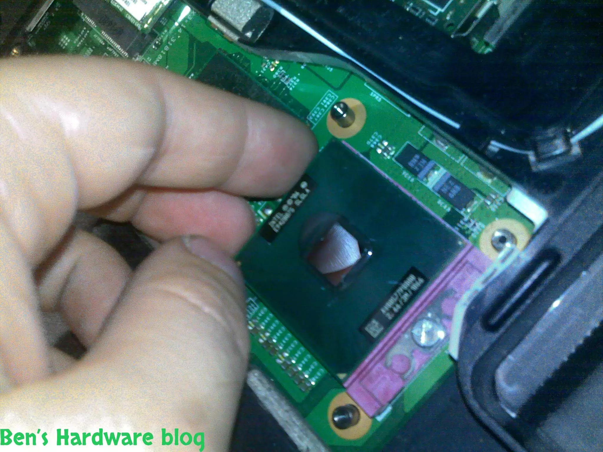 Upgrading_a_Dell_Inspiron_1545_CPU36.webp