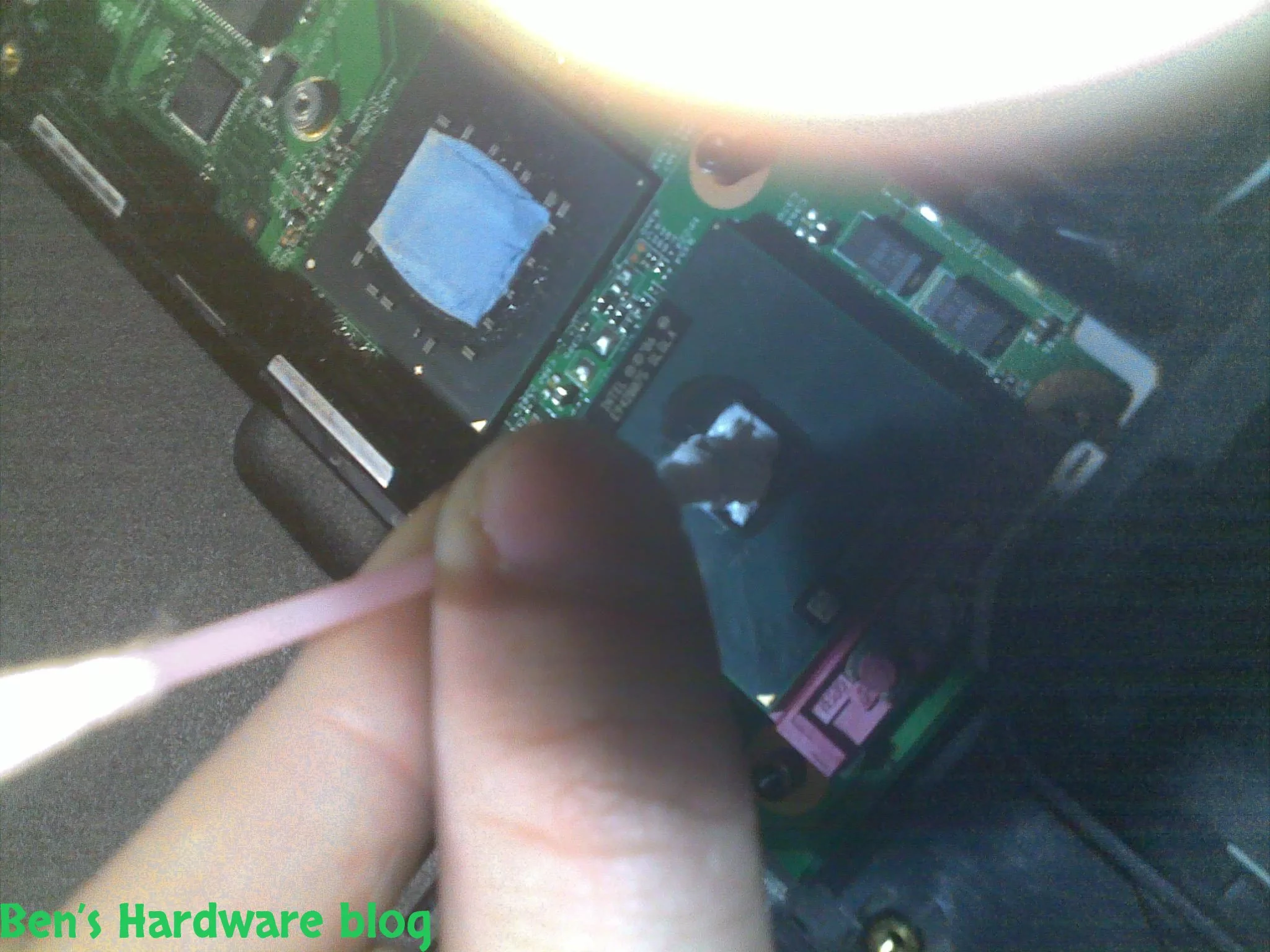 Upgrading_a_Dell_Inspiron_1545_CPU39.webp