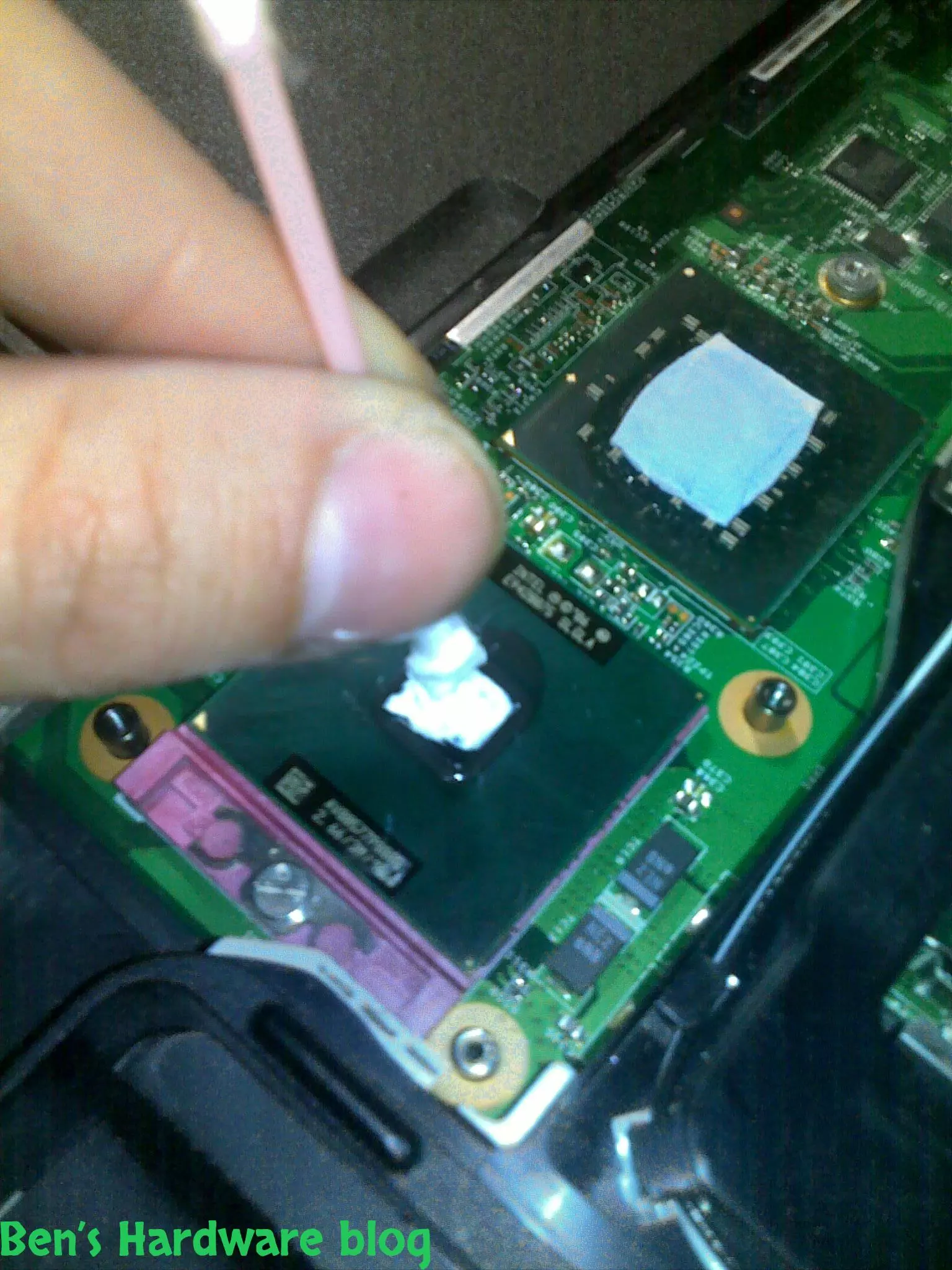 Upgrading_a_Dell_Inspiron_1545_CPU40.webp