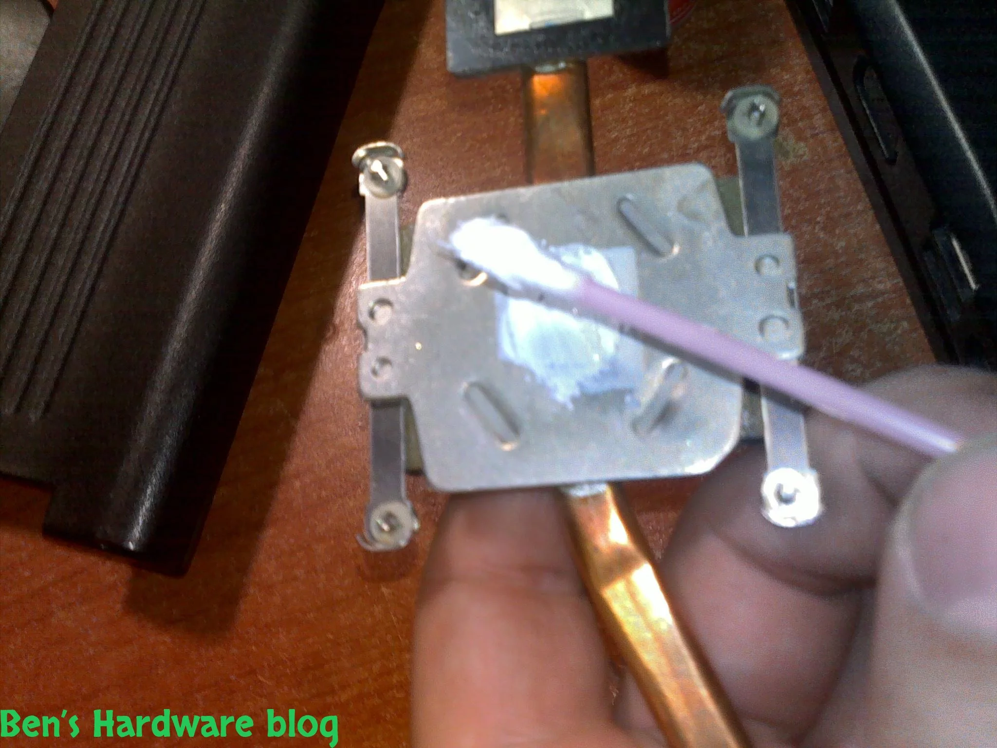 Upgrading_a_Dell_Inspiron_1545_CPU42.webp