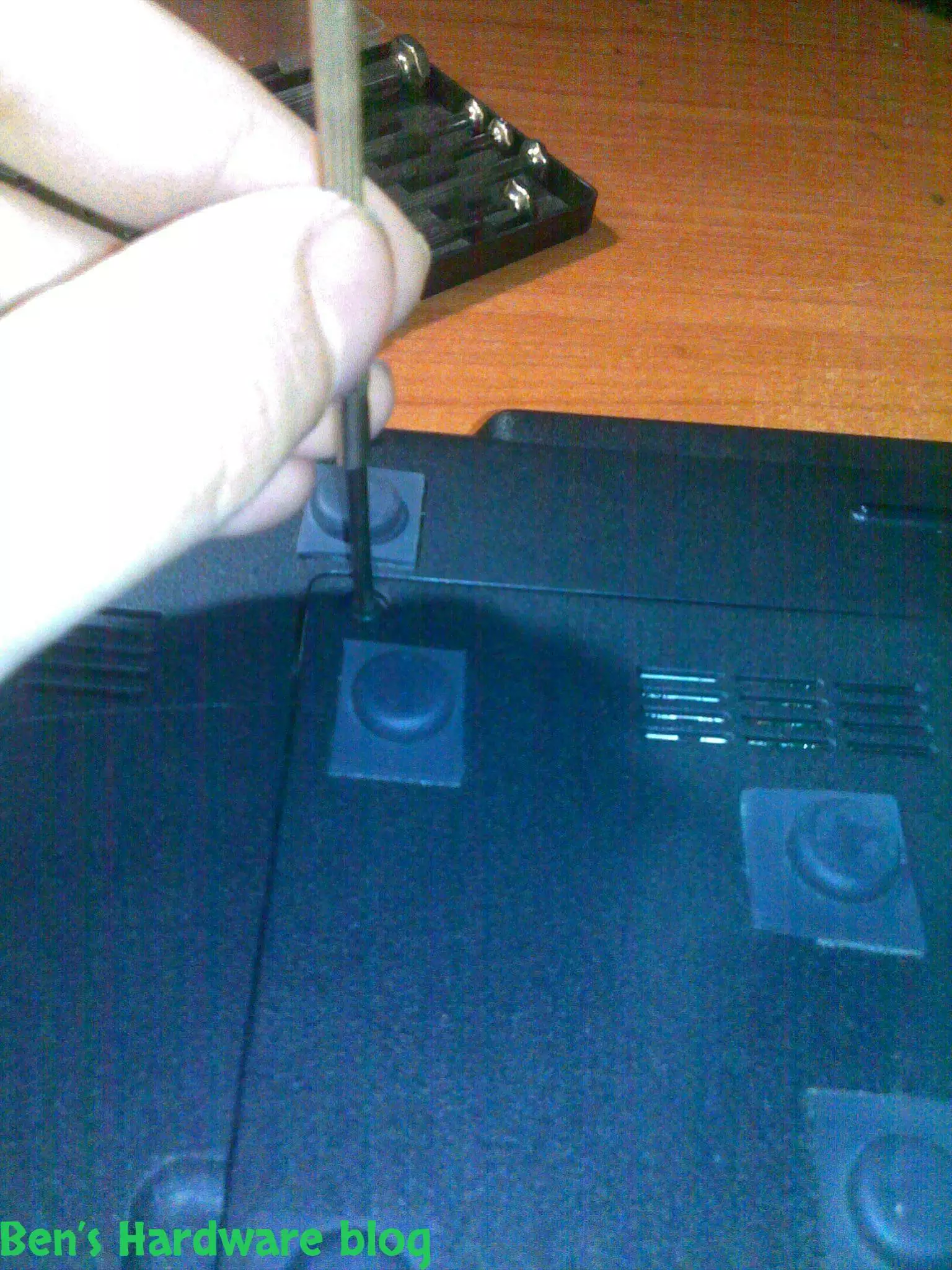 Upgrading_a_Dell_Inspiron_1545_CPU6.webp