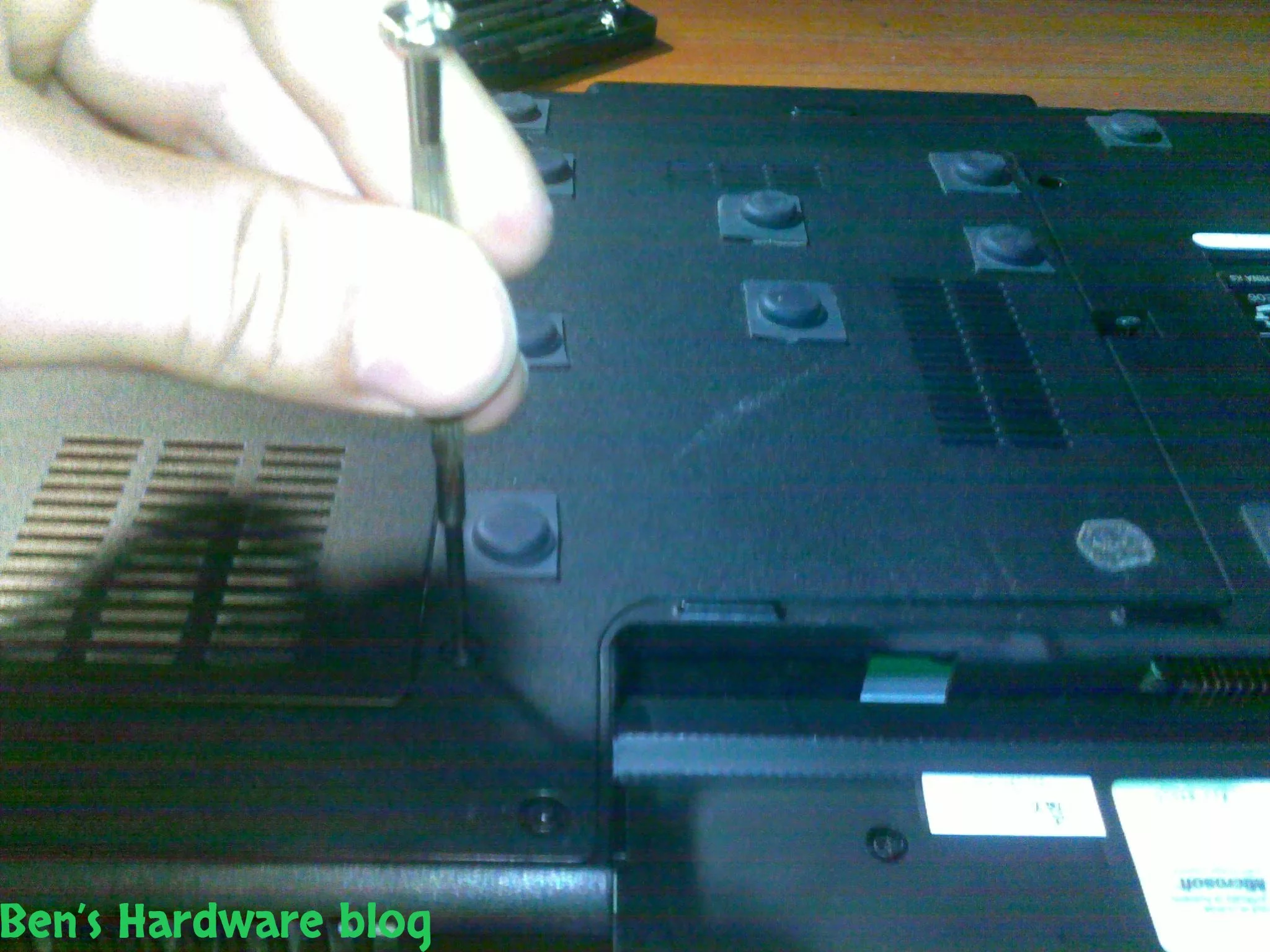 Upgrading_a_Dell_Inspiron_1545_CPU9.webp